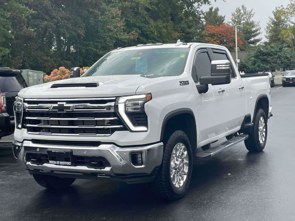 Used 2024 Chevrolet Silverado 3500 LTZ w/ LTZ Convenience Package AWD/4WD image 3