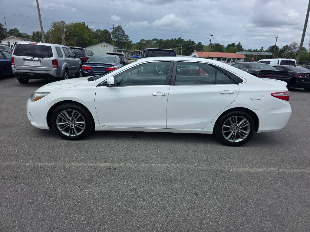 Used 2015 Toyota Camry SE FWD image 2