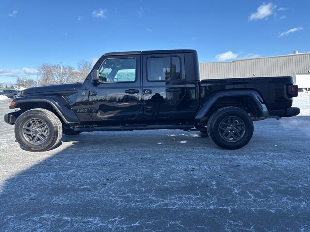 Used 2024 Jeep Gladiator Sport image 4