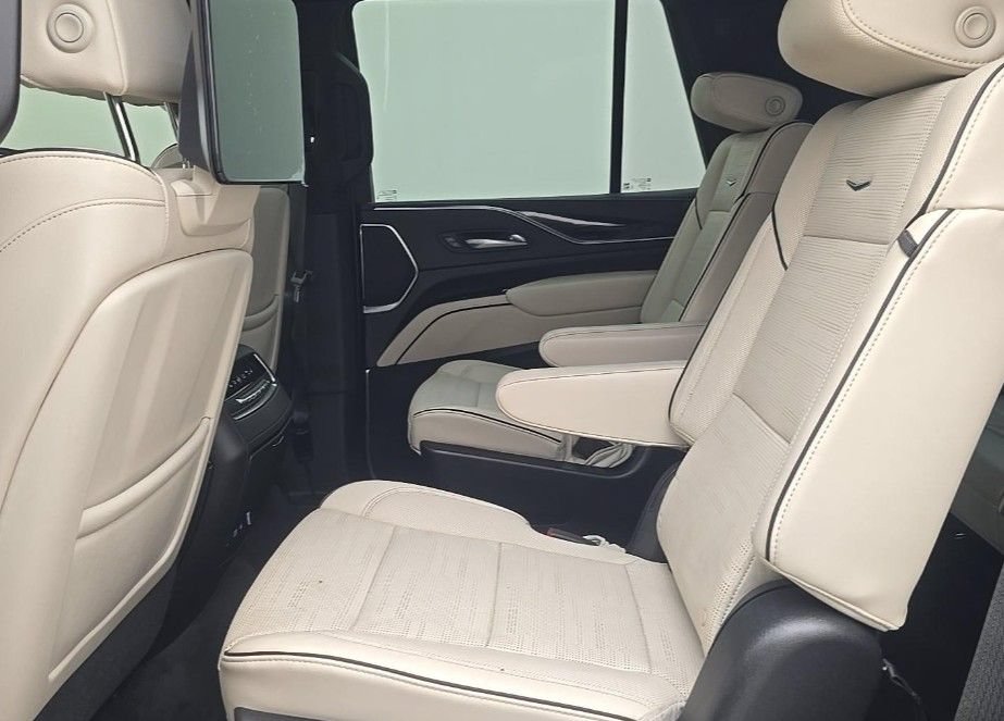 Used 2023 Cadillac Escalade Sport AWD/4WD image 9