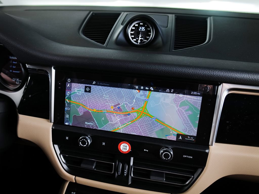 Certified 2026 Porsche Macan AWD/4WD image 18