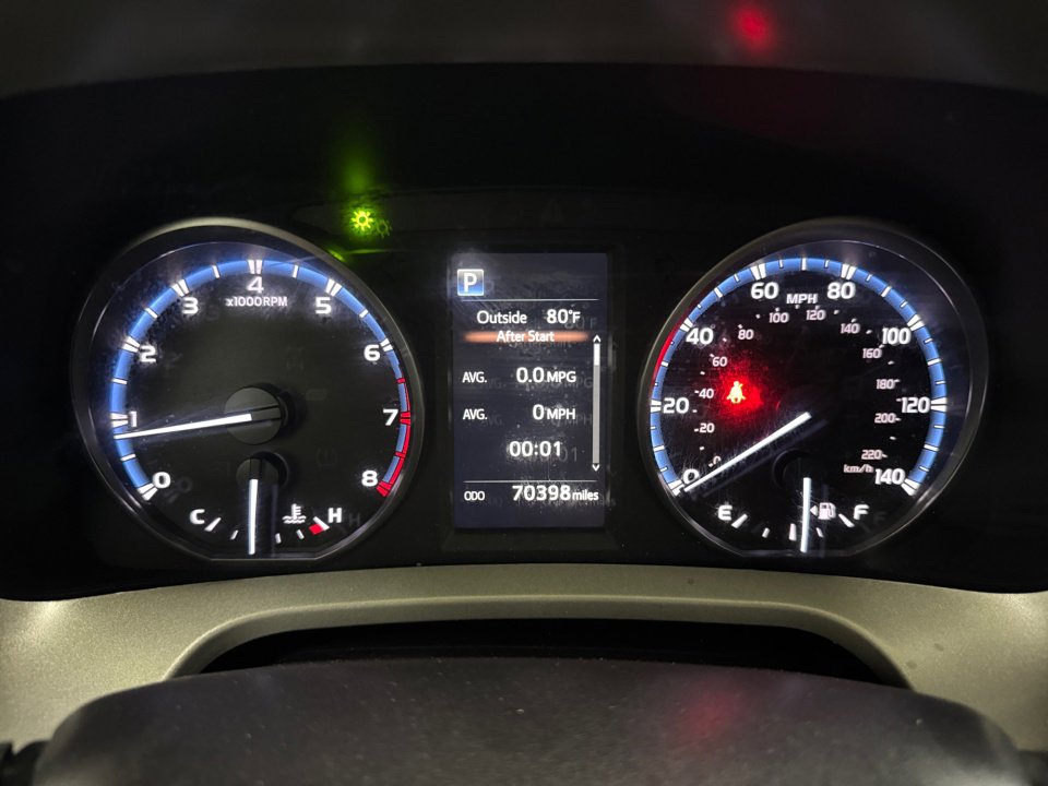 Used 2018 Toyota RAV4 LE image 14