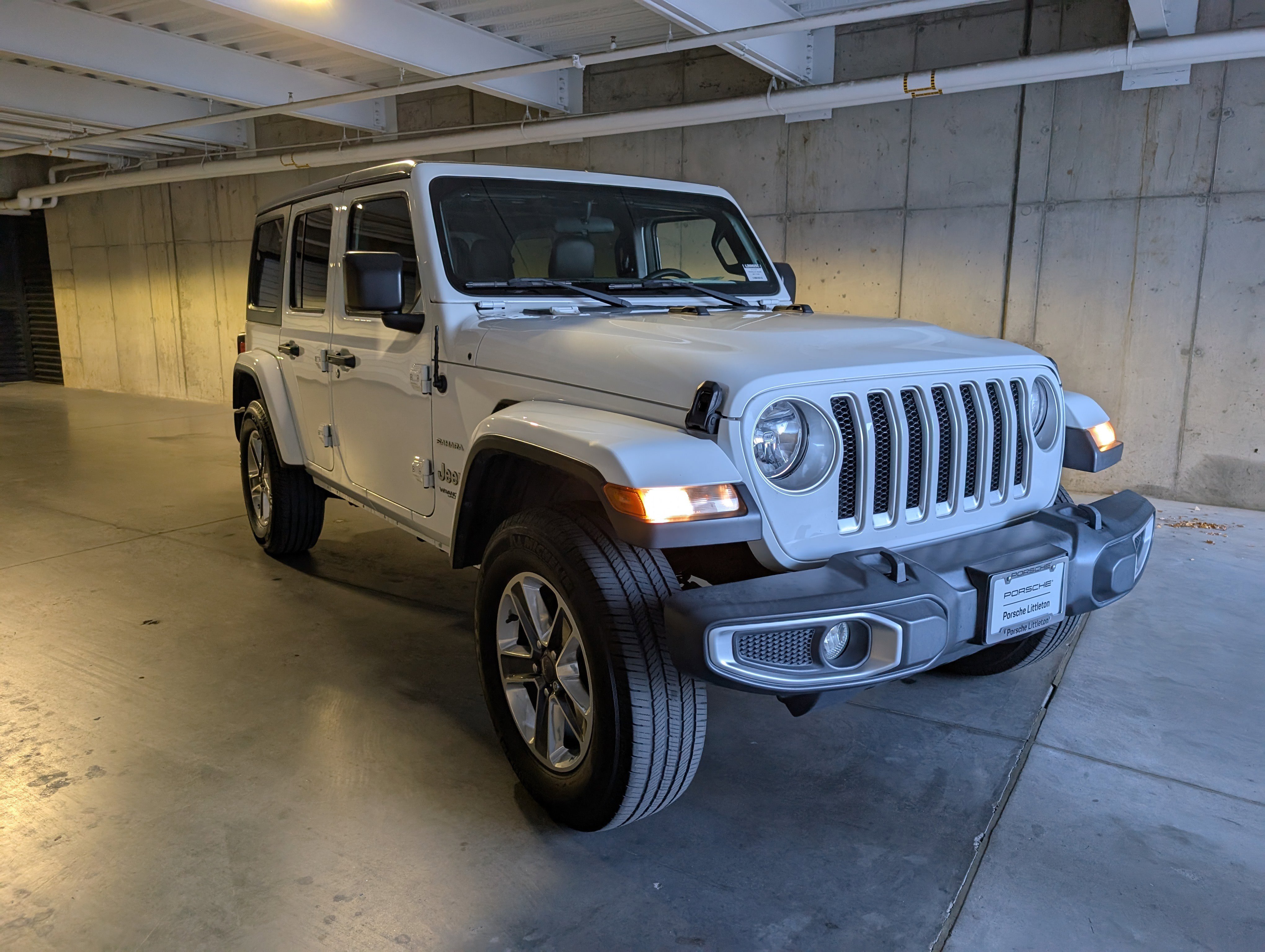 Used 2018 Jeep Wrangler Unlimited Sahara image 11