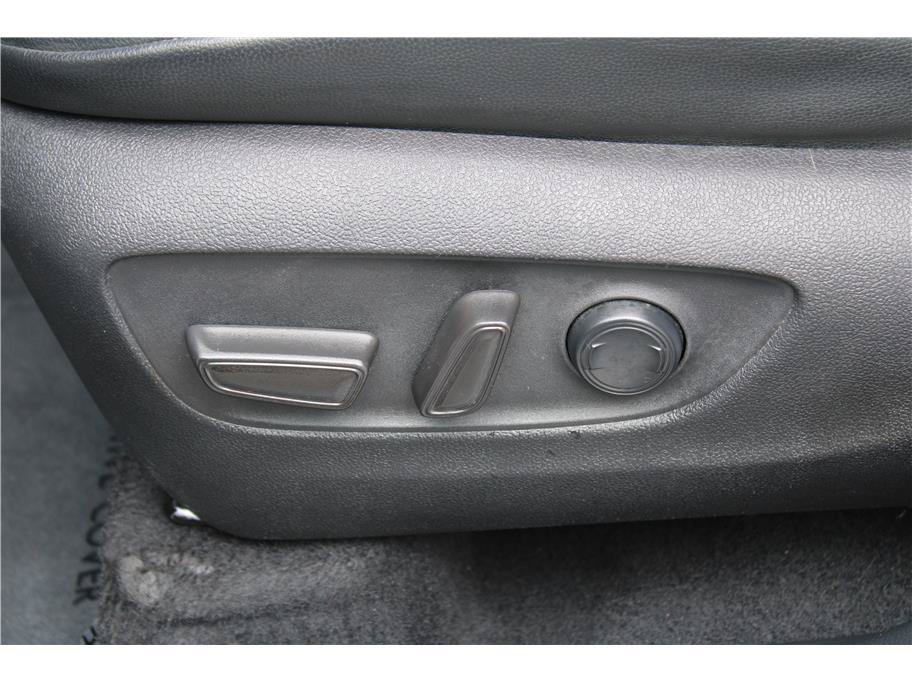 Used 2021 Toyota Highlander XLE AWD/4WD image 16