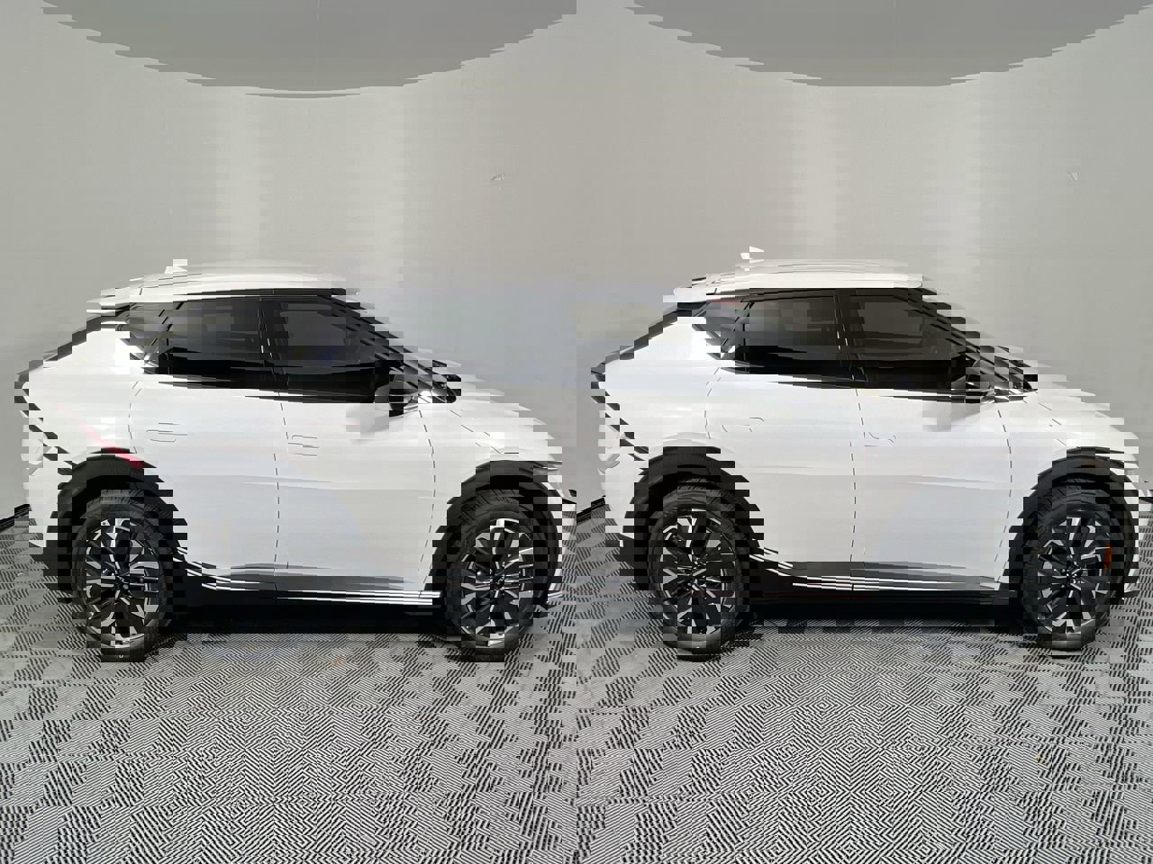 Certified 2024 Kia EV6 Light image 2