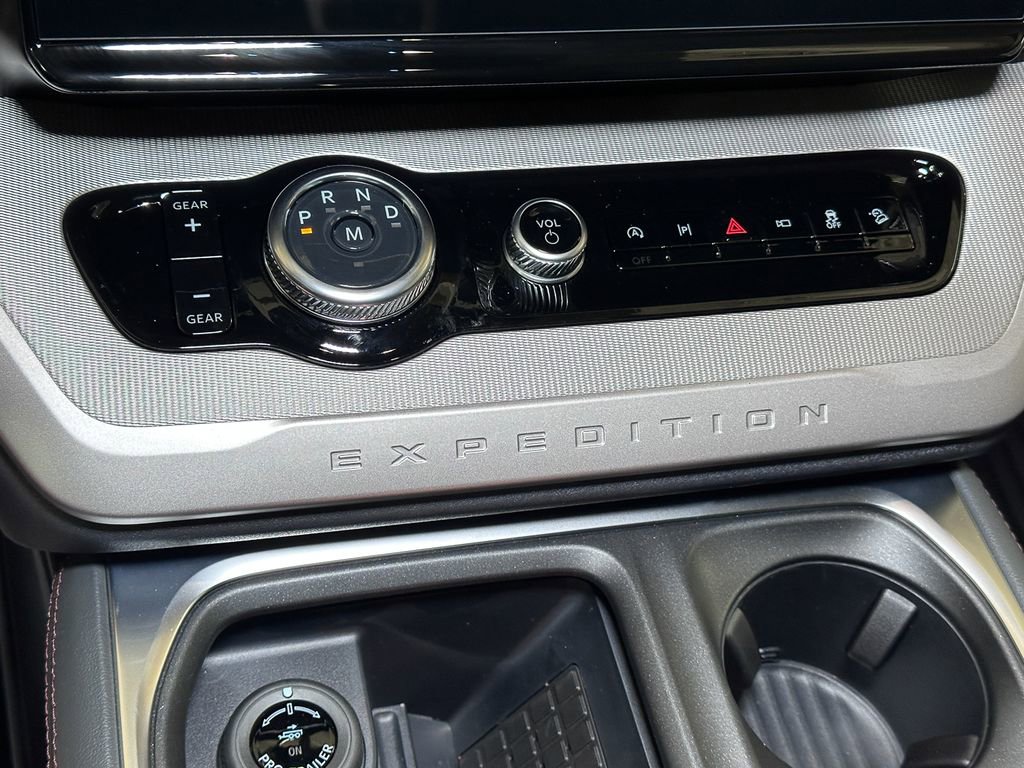 Used 2025 Ford Expedition Max Active image 30
