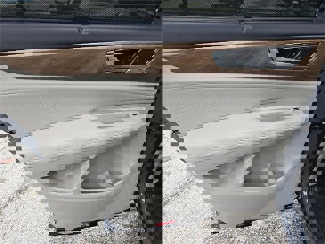 New 2026 Volkswagen Atlas SE image 11