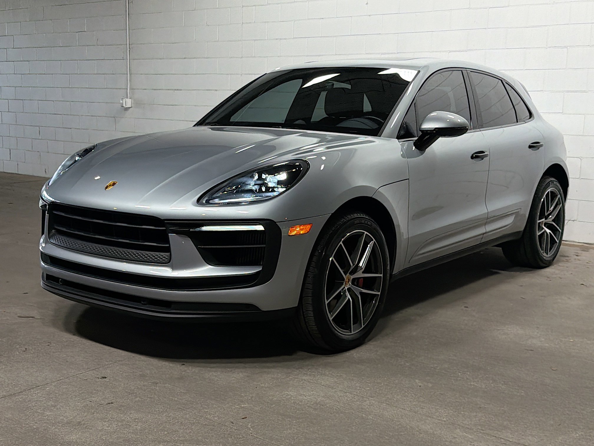 Certified 2022 Porsche Macan S AWD/4WD image 1