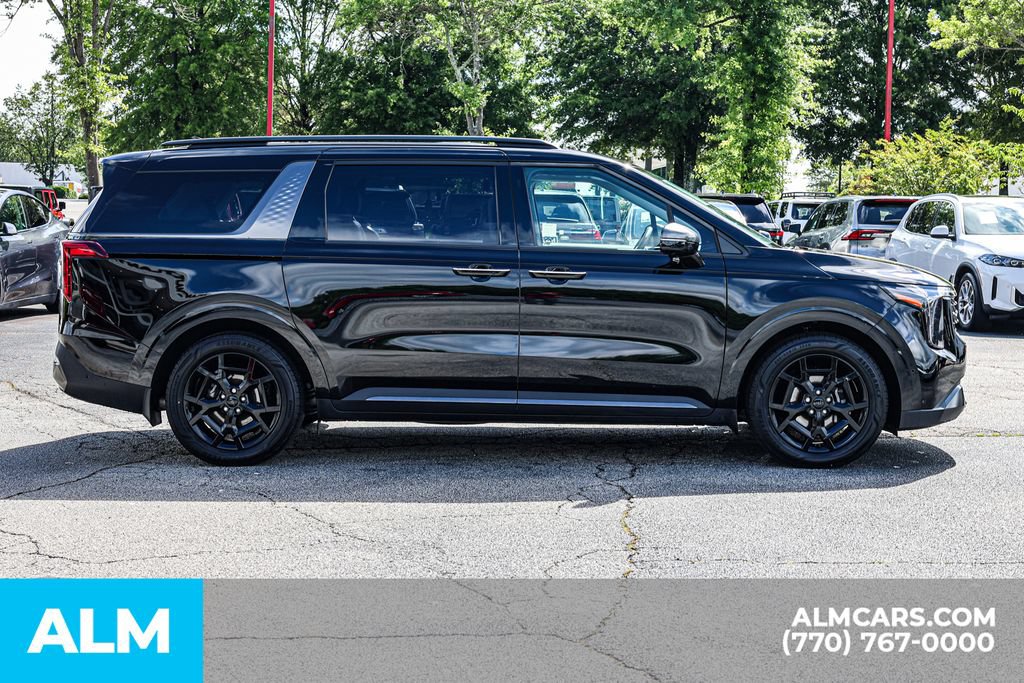 Used 2025 Kia Carnival SX w/ SX Dark Edition Package FWD image 9
