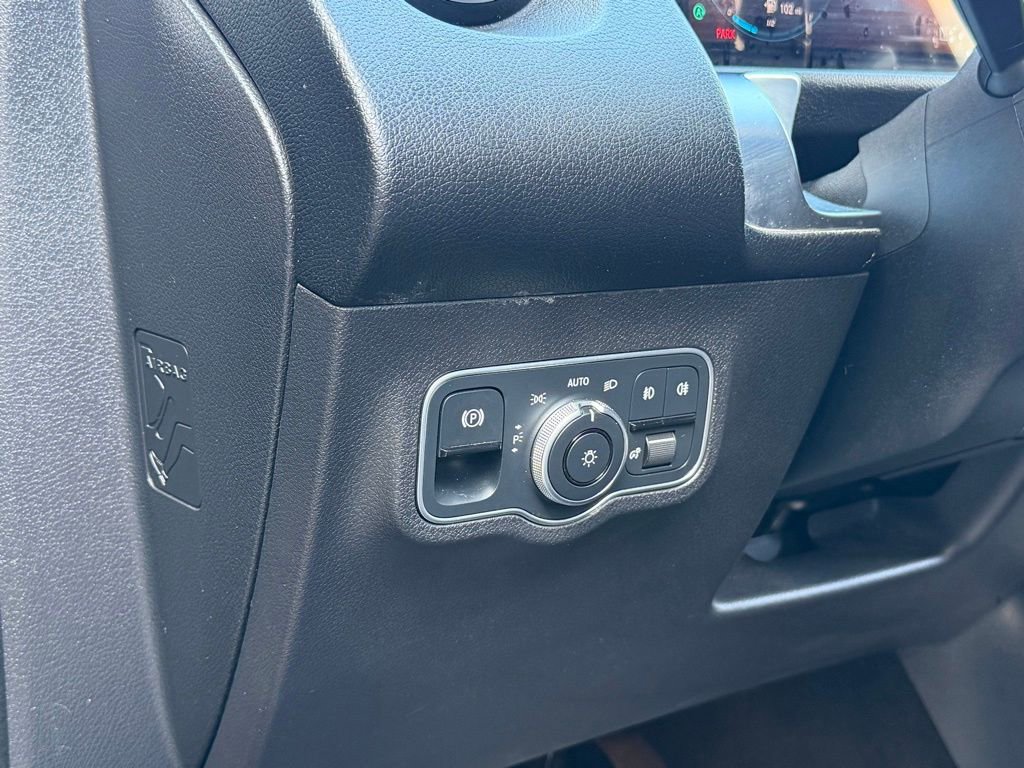 Used 2023 Mercedes-Benz GLB 250 w/ Premium Package image 27