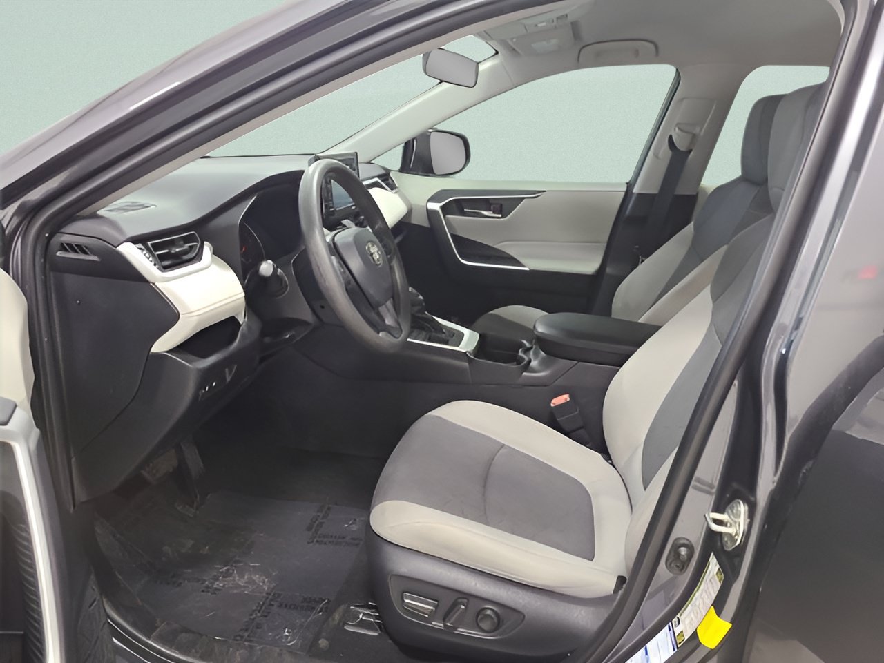 Used 2021 Toyota RAV4 XLE AWD/4WD image 16