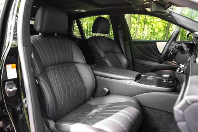 Used 2023 Lexus LS 500h AWD w/ Luxury Package image 24