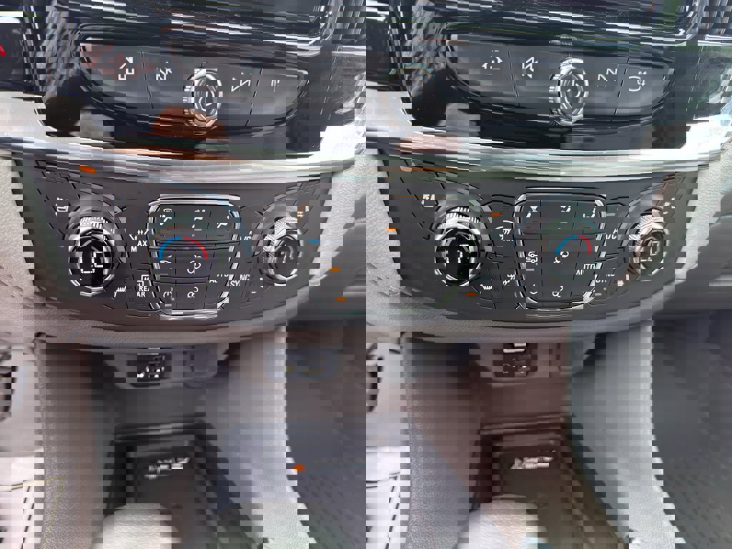 Used 2021 Chevrolet Traverse Premier image 16