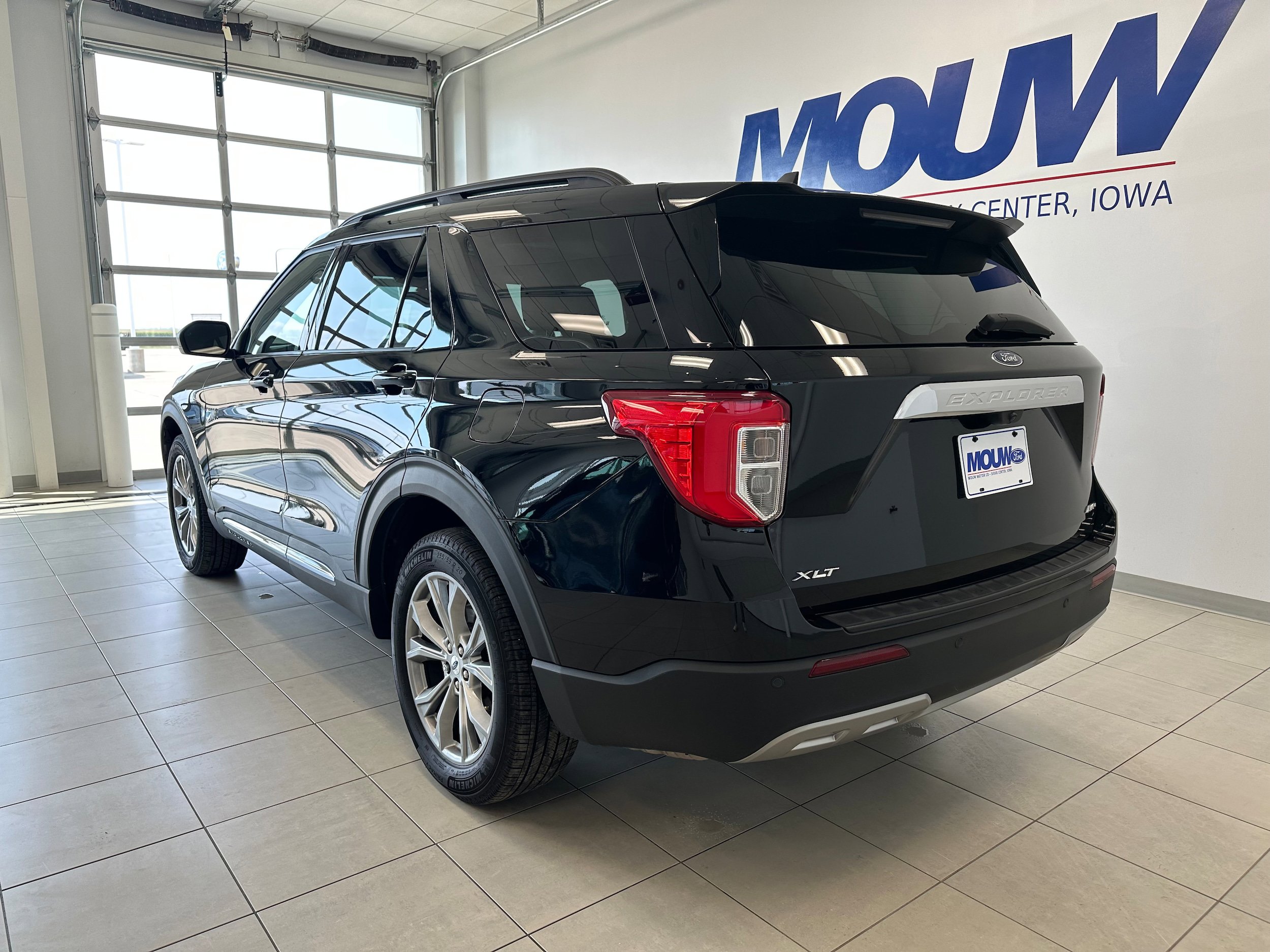 Used 2023 Ford Explorer XLT w/ Equipment Group 202A image 6