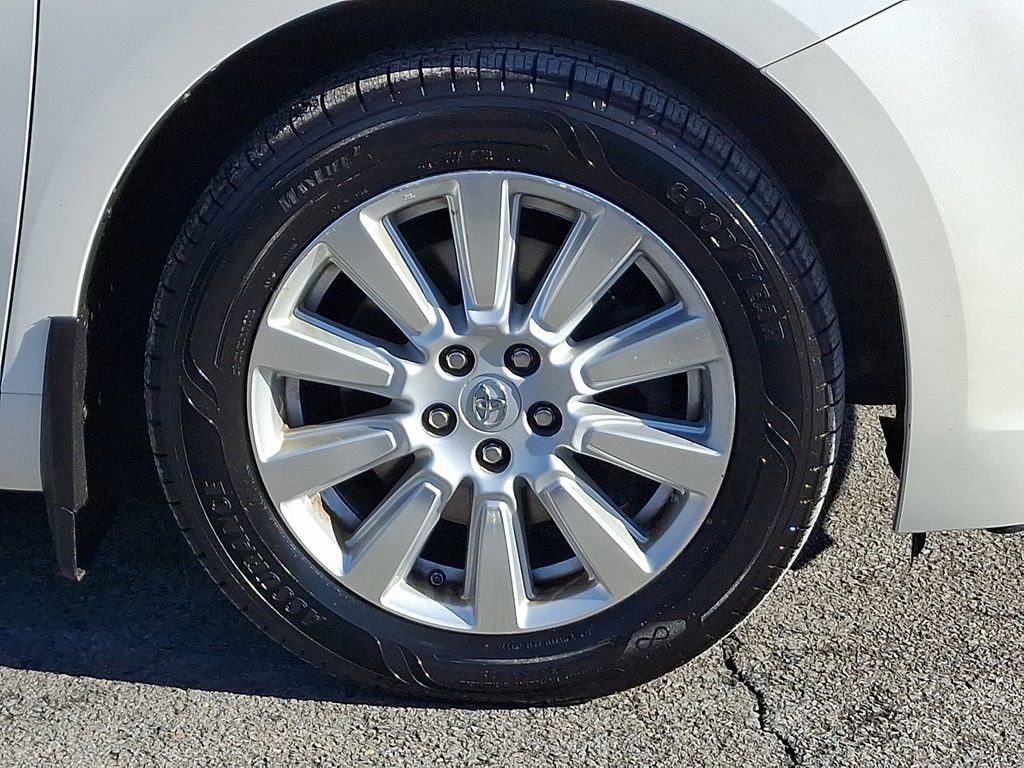 Used 2017 Toyota Sienna XLE Premium image 8
