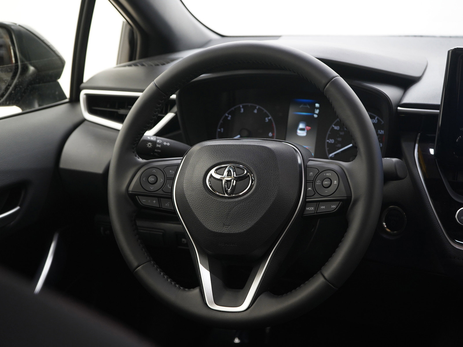 Used 2024 Toyota Corolla SE w/ SE Package image 14