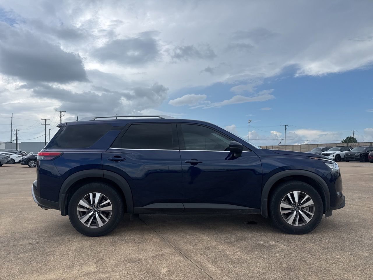 Certified 2022 Nissan Pathfinder SL w/ Lighting Package (N92) FWD image 24