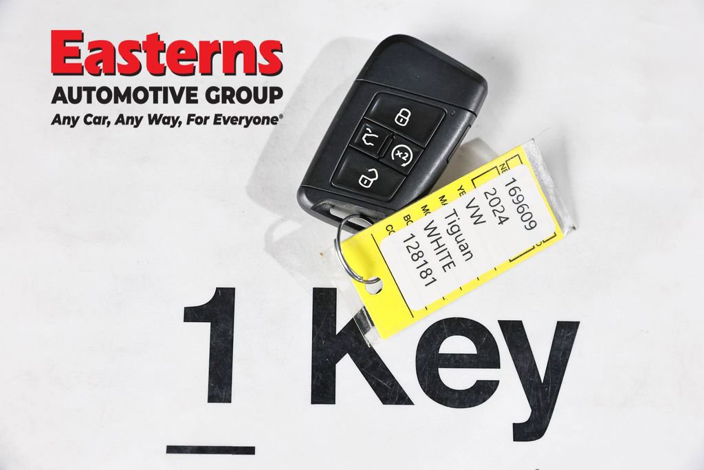 Used 2024 Volkswagen Tiguan SE image 23