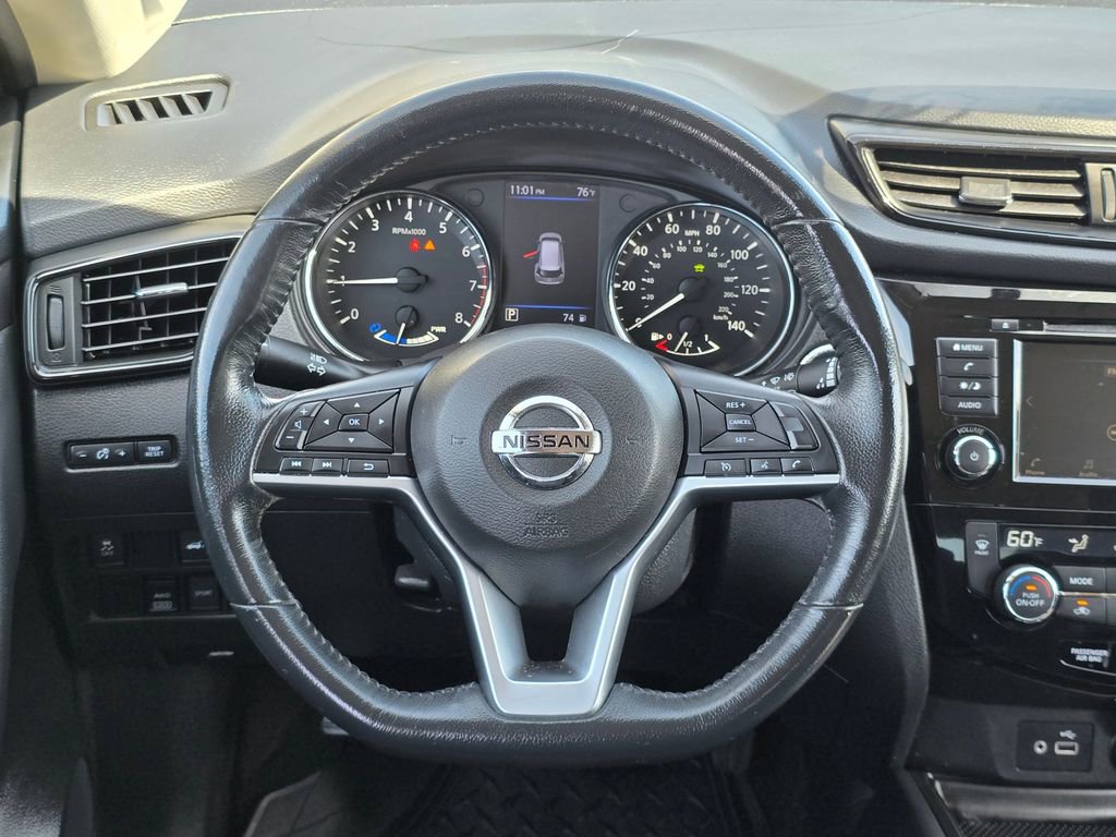 Used 2018 Nissan Rogue SV AWD/4WD image 17