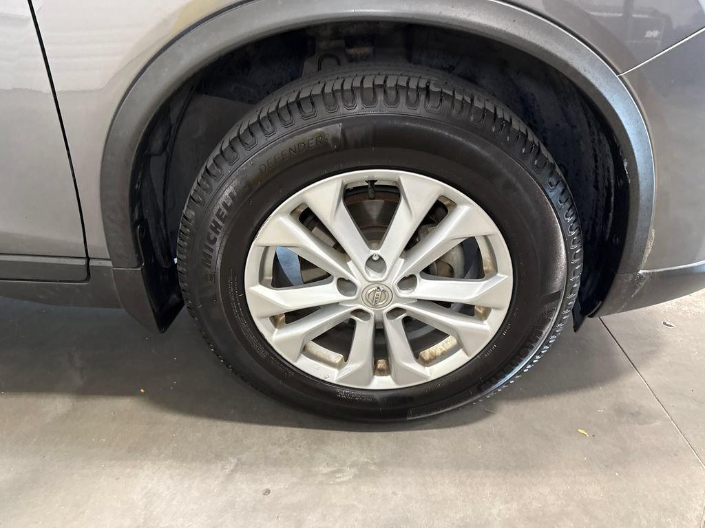 Used 2016 Nissan Rogue SV AWD/4WD image 16