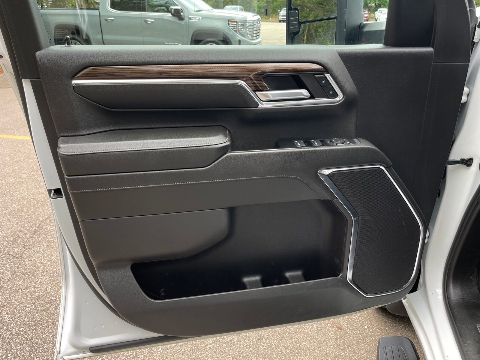 Used 2024 Chevrolet Silverado 2500 LT image 11