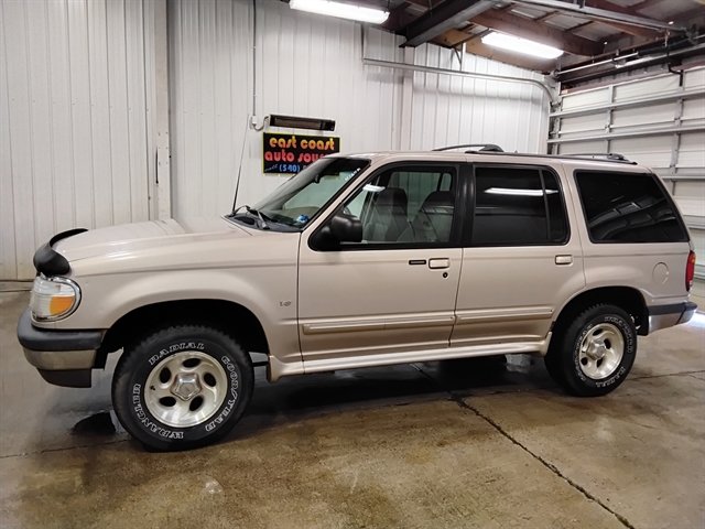 Used 1998 Ford Explorer XLT AWD/4WD image 5