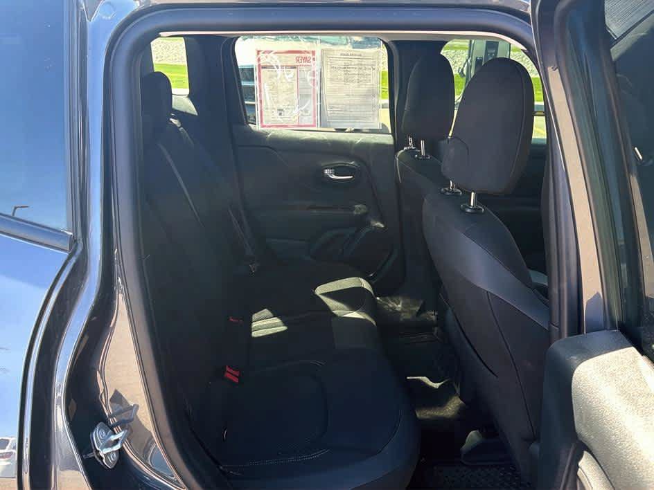 Used 2021 Jeep Renegade Latitude w/ Convenience Group AWD/4WD image 26