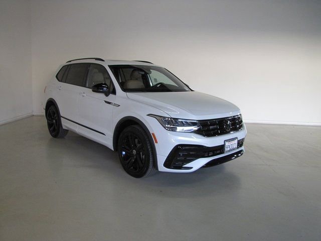 Used 2024 Volkswagen Tiguan SE R-Line image 3