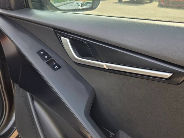 Used 2025 Kia Niro LX FWD image 28