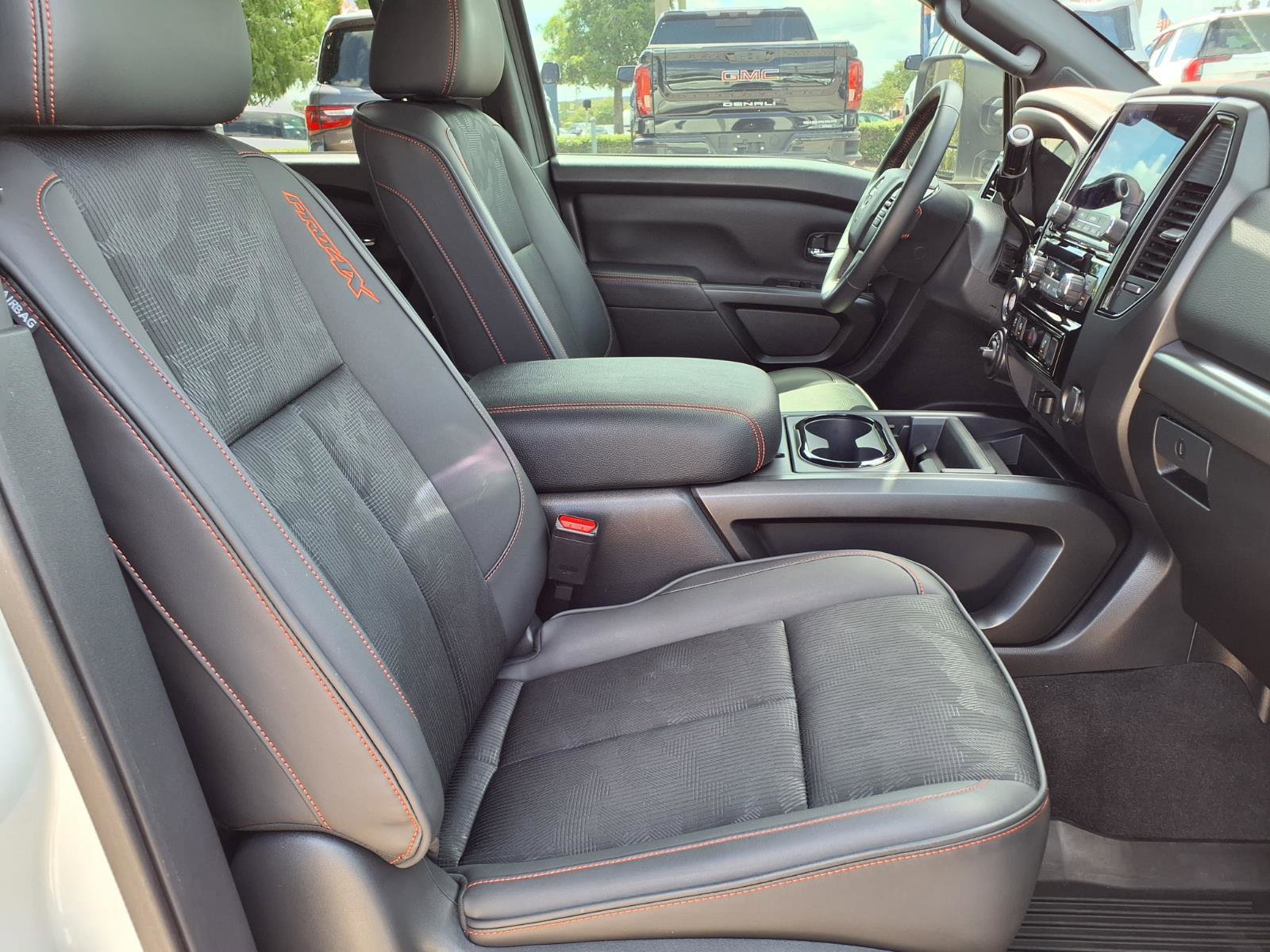 Used 2023 Nissan Titan PRO-4X AWD/4WD image 11