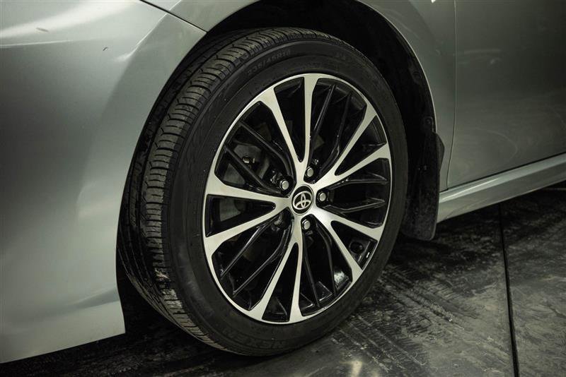 Used 2020 Toyota Camry SE w/ Carpet Mat Package FWD image 3
