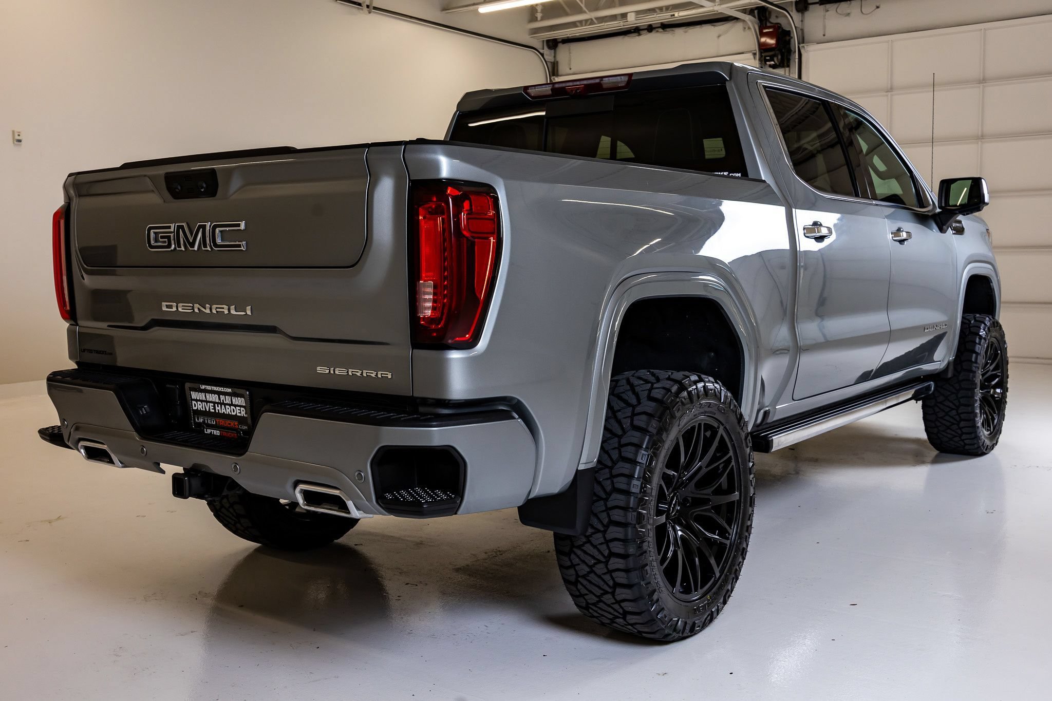 Used 2025 GMC Sierra 1500 Denali Ultimate w/ LPO, Utility Wall Package AWD/4WD image 10