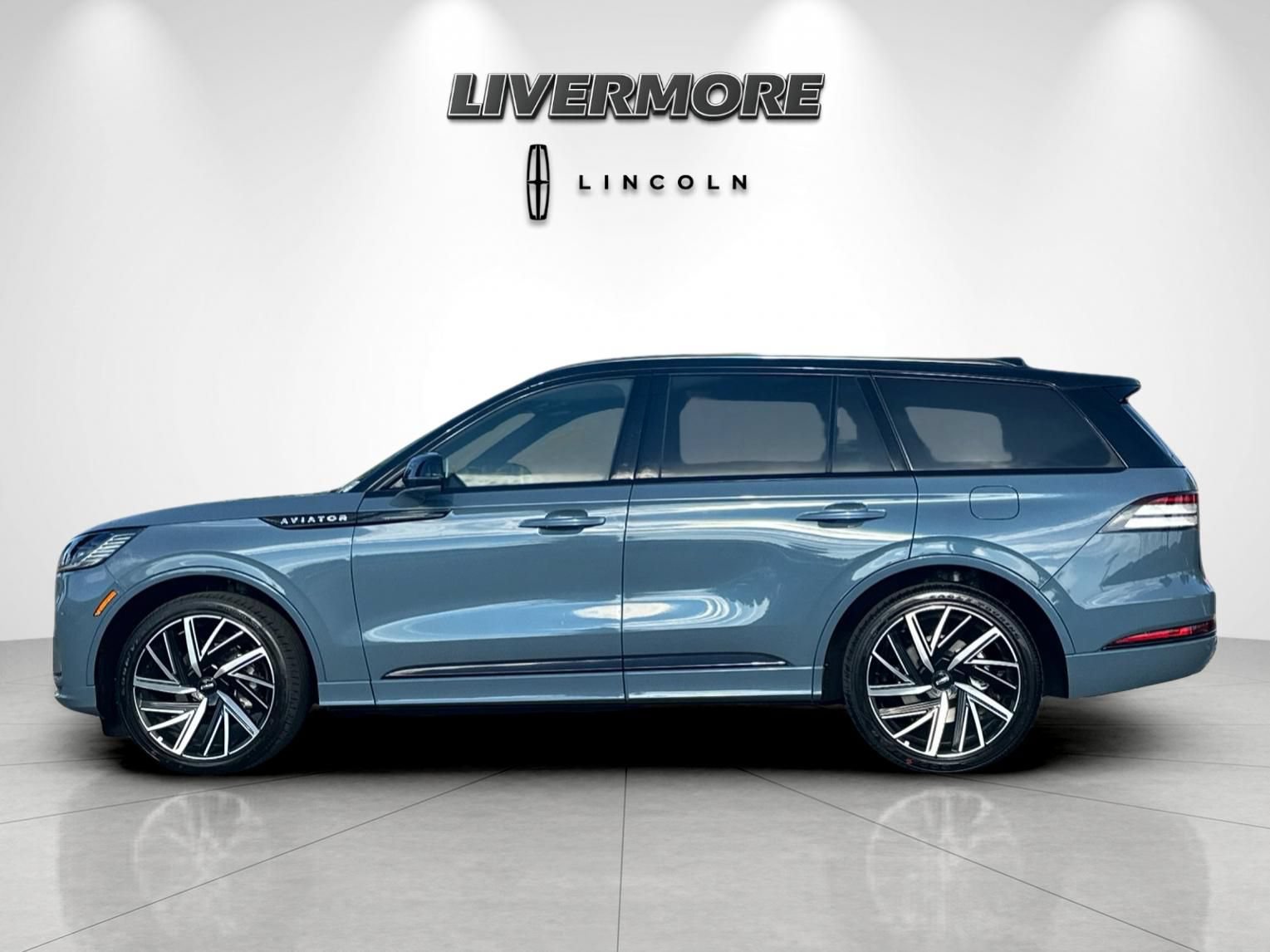 New 2026 Lincoln Aviator Black Label w/ Black Label Special Edition AWD/4WD image 6