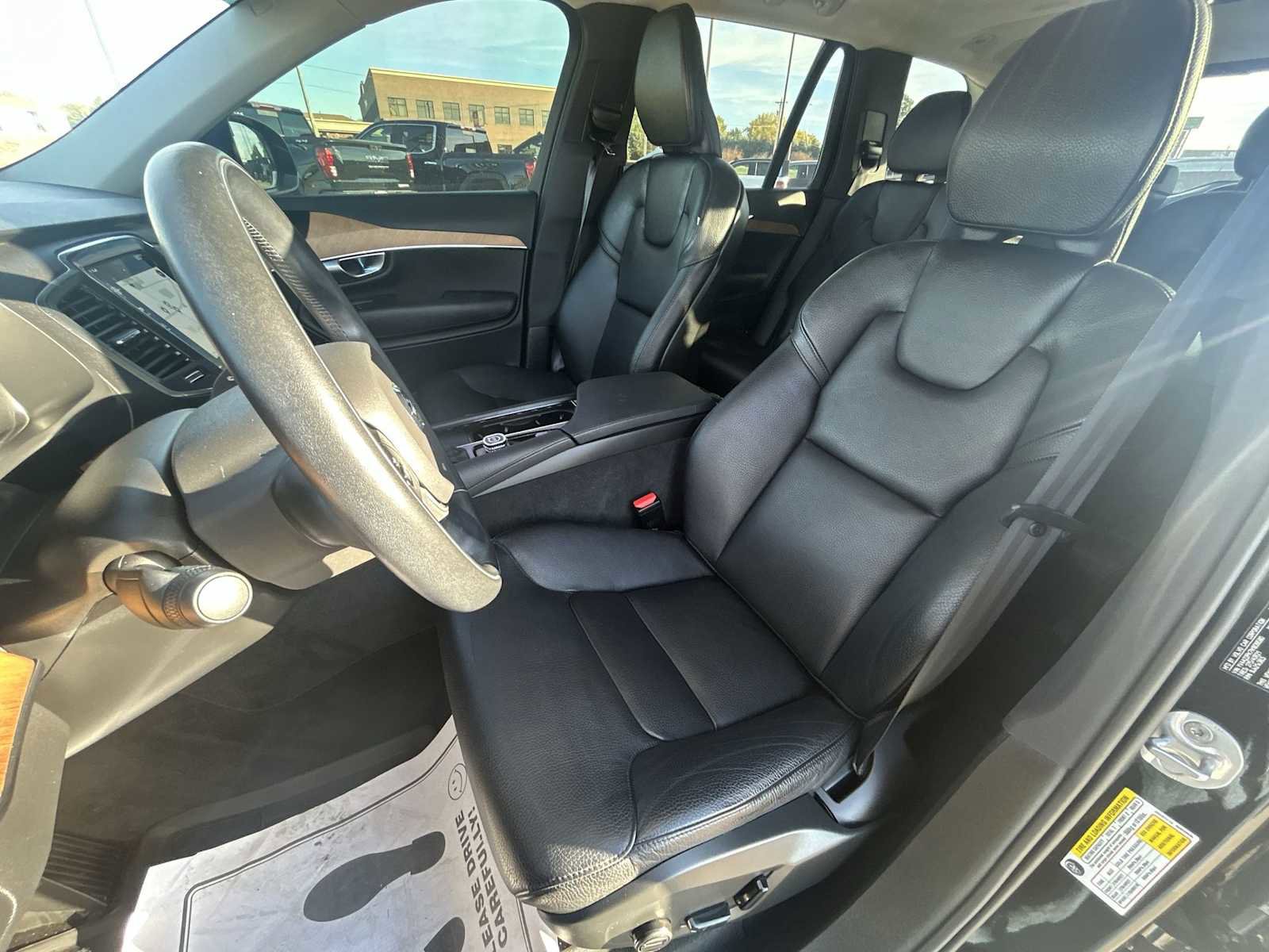 Used 2022 Volvo XC90 T6 Momentum w/ Climate Package image 20