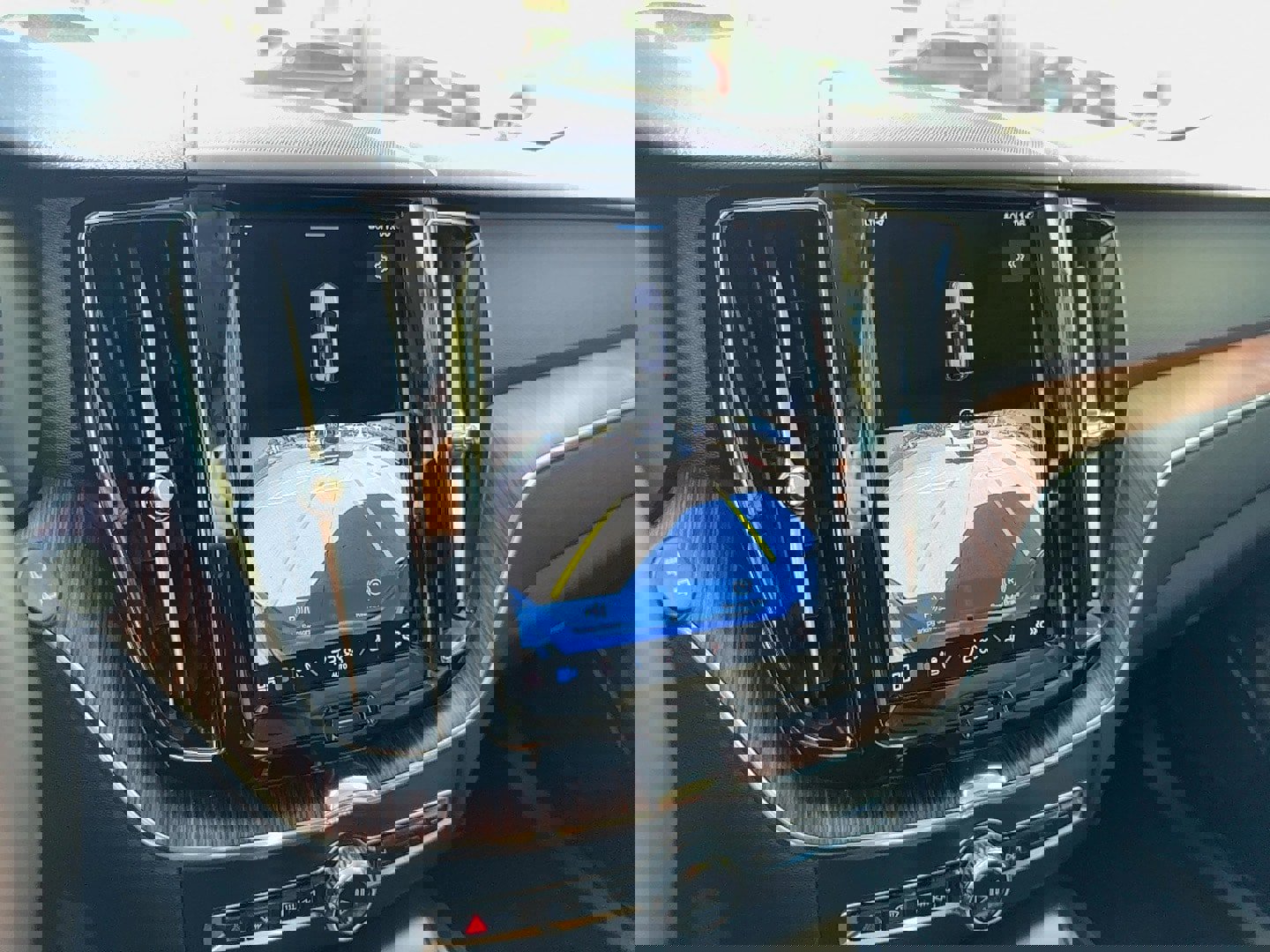 Certified 2023 Volvo XC60 B5 Plus image 23