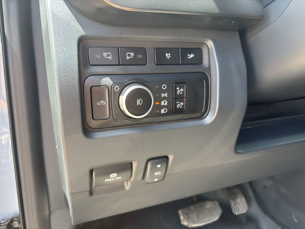 Used 2024 Ford F350 Lariat w/ Black Appearance Package AWD/4WD image 12