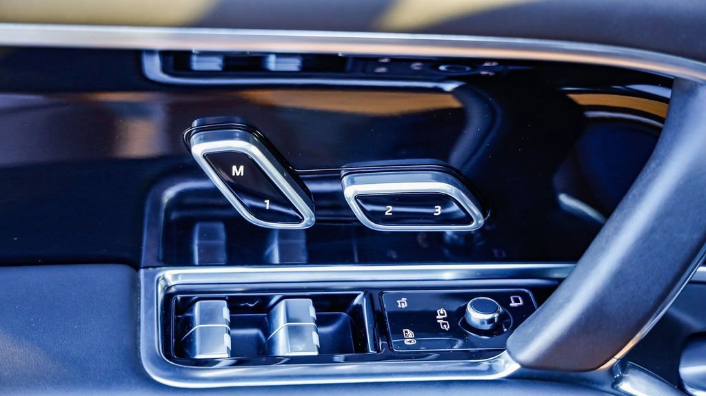 Used 2023 Land Rover Range Rover SE image 26