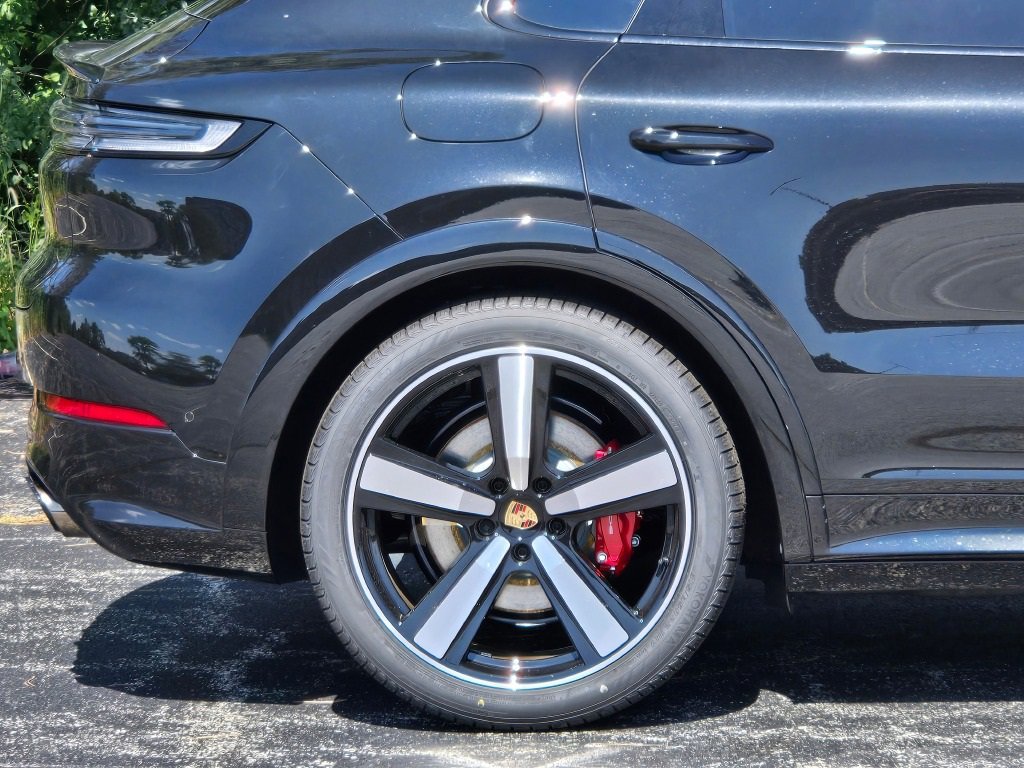 New 2026 Porsche Cayenne GTS image 14
