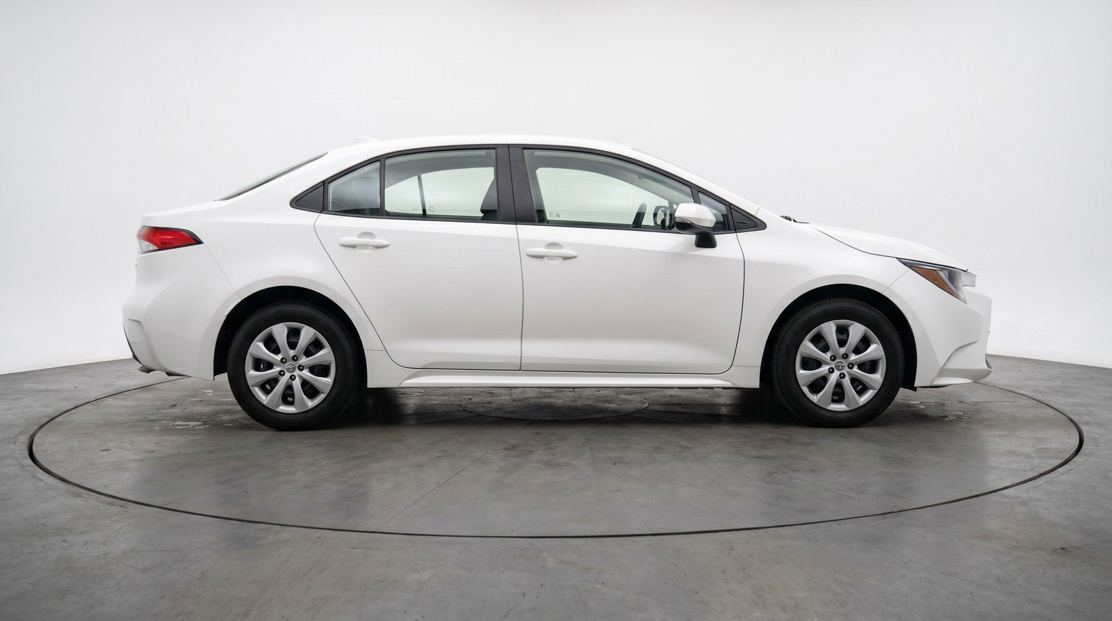 Used 2025 Toyota Corolla LE FWD image 11