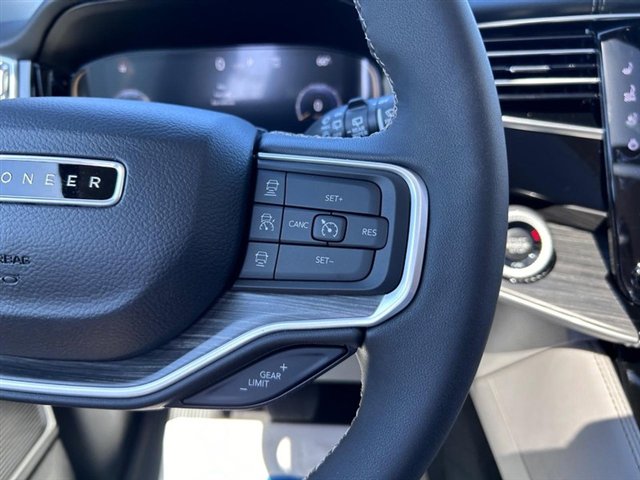 Used 2024 Jeep Wagoneer Series II w/ Convenience Group I image 18