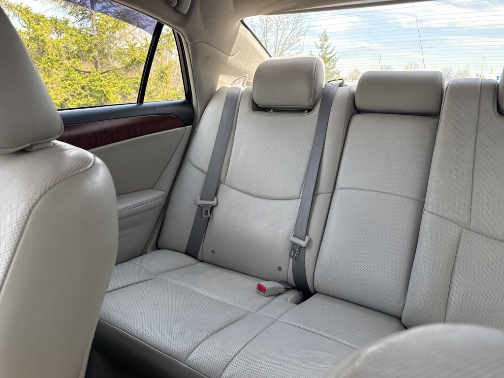Used 2011 Toyota Avalon Limited image 26