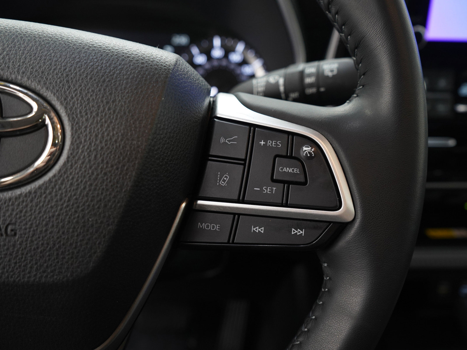 Used 2023 Toyota Highlander XLE image 29