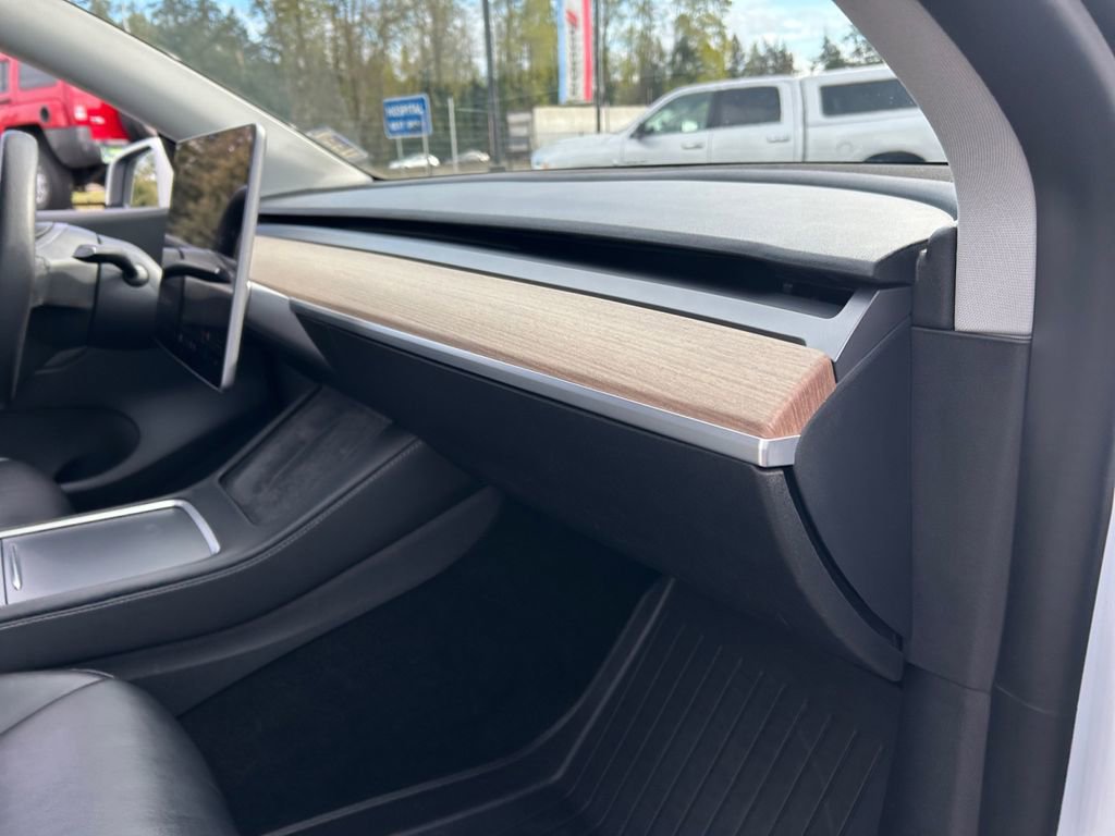 Used 2021 Tesla Model Y Long Range AWD/4WD image 26