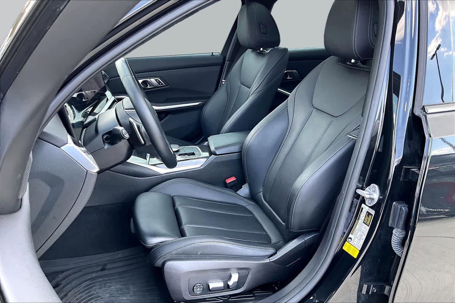 Used 2023 BMW 330i Sedan w/ Parking Assistance Package RWD image 8