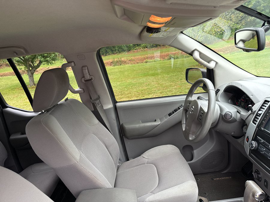 Used 2012 Nissan Frontier SV w/ SV Premium Utility Pkg AWD/4WD image 13
