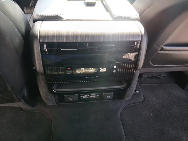 Used 2024 Jeep Wagoneer L Series II w/ Flexible Seating Group AWD/4WD image 17