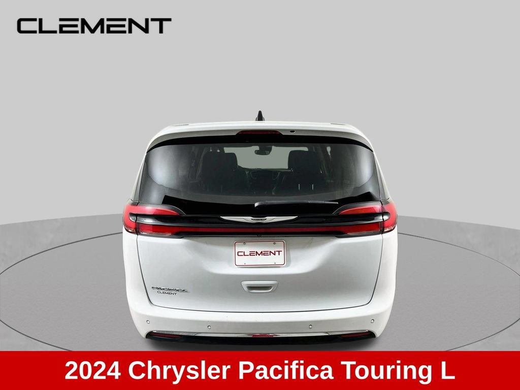 Used 2024 Chrysler Pacifica Touring-L FWD image 7