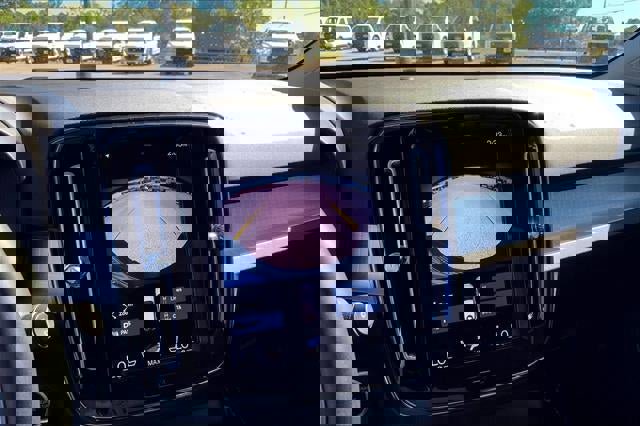 Used 2022 Volvo XC40 T5 Momentum image 55