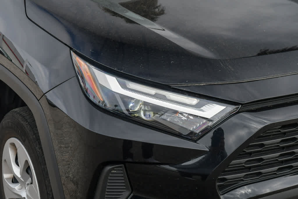 Used 2025 Toyota RAV4 LE FWD image 4