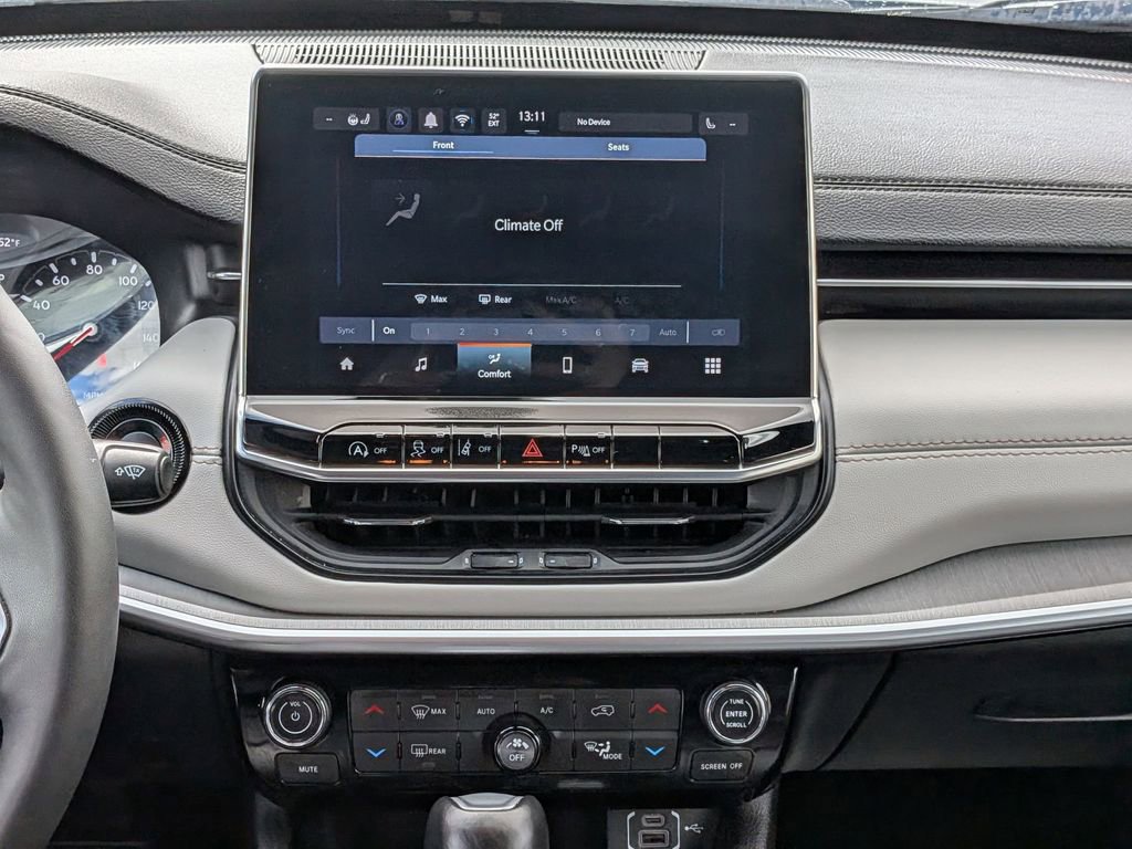 Used 2025 Jeep Compass Limited image 19